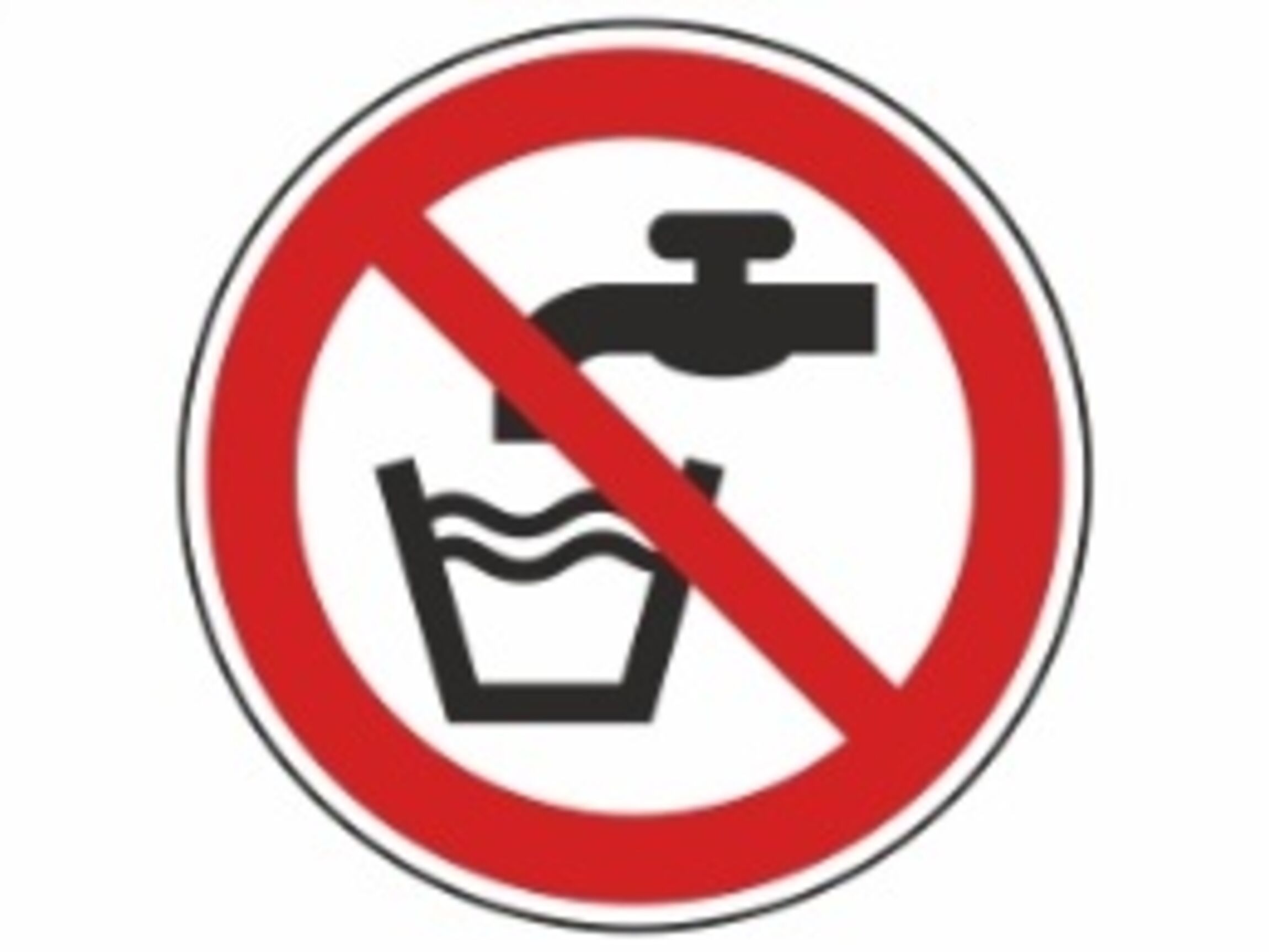 Verbotsschild "Kein Trinkwasser"