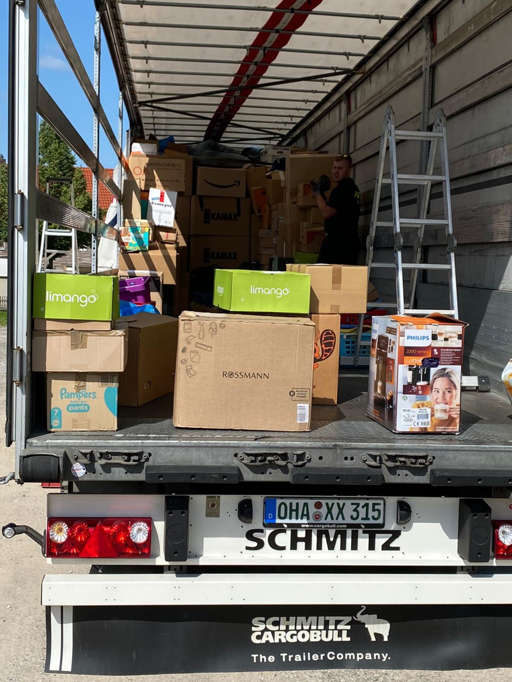 2021-07-18-Sachspenden-LKW