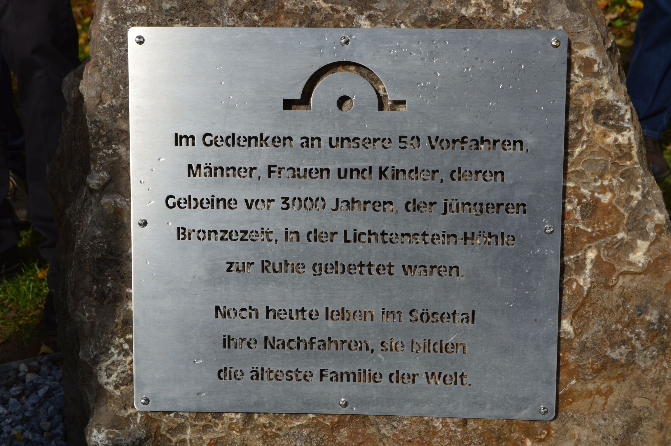 2023-10-21-Gedenkstein-Tafel