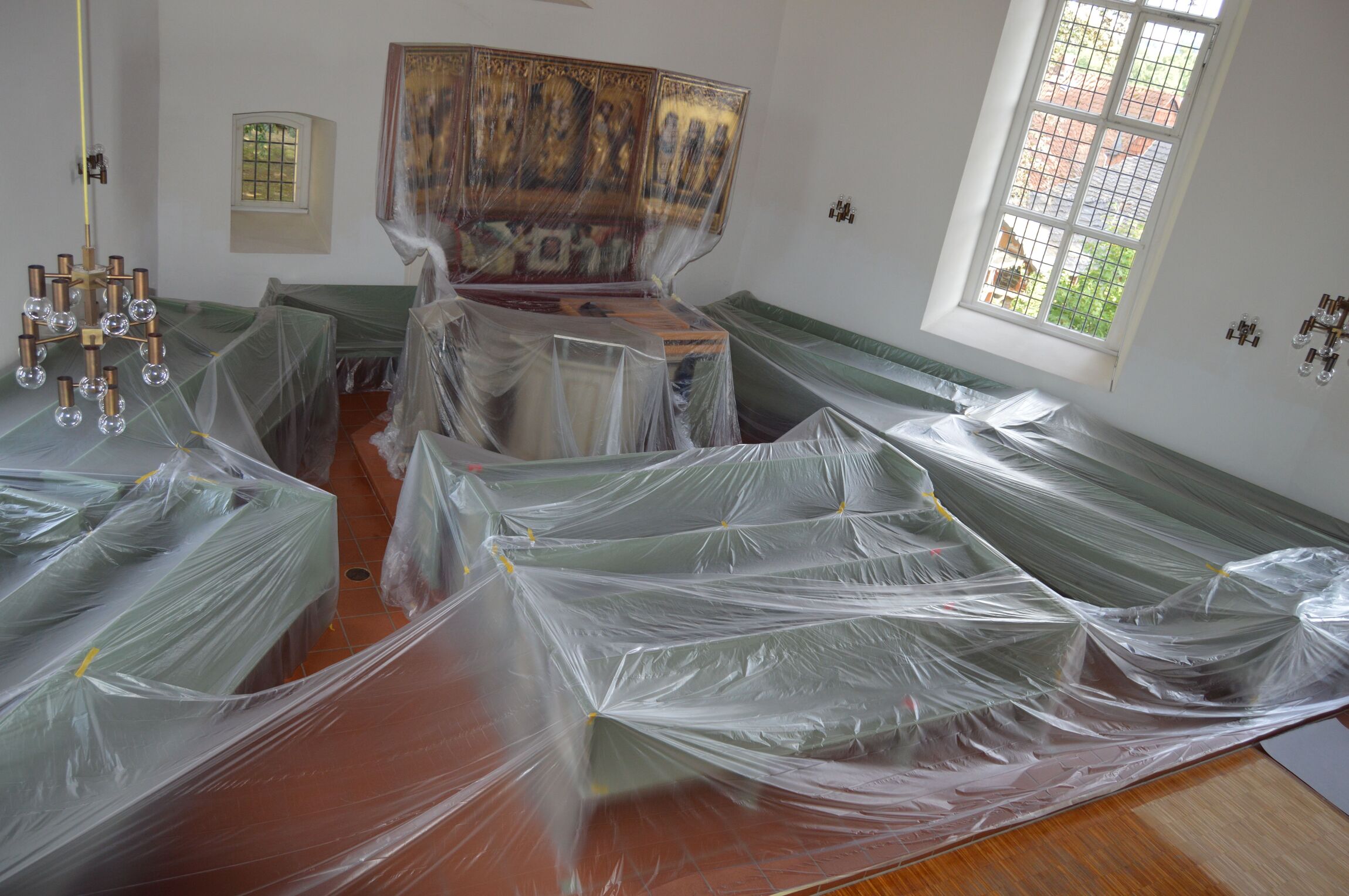 2022-08-03-Altar-verhuellt