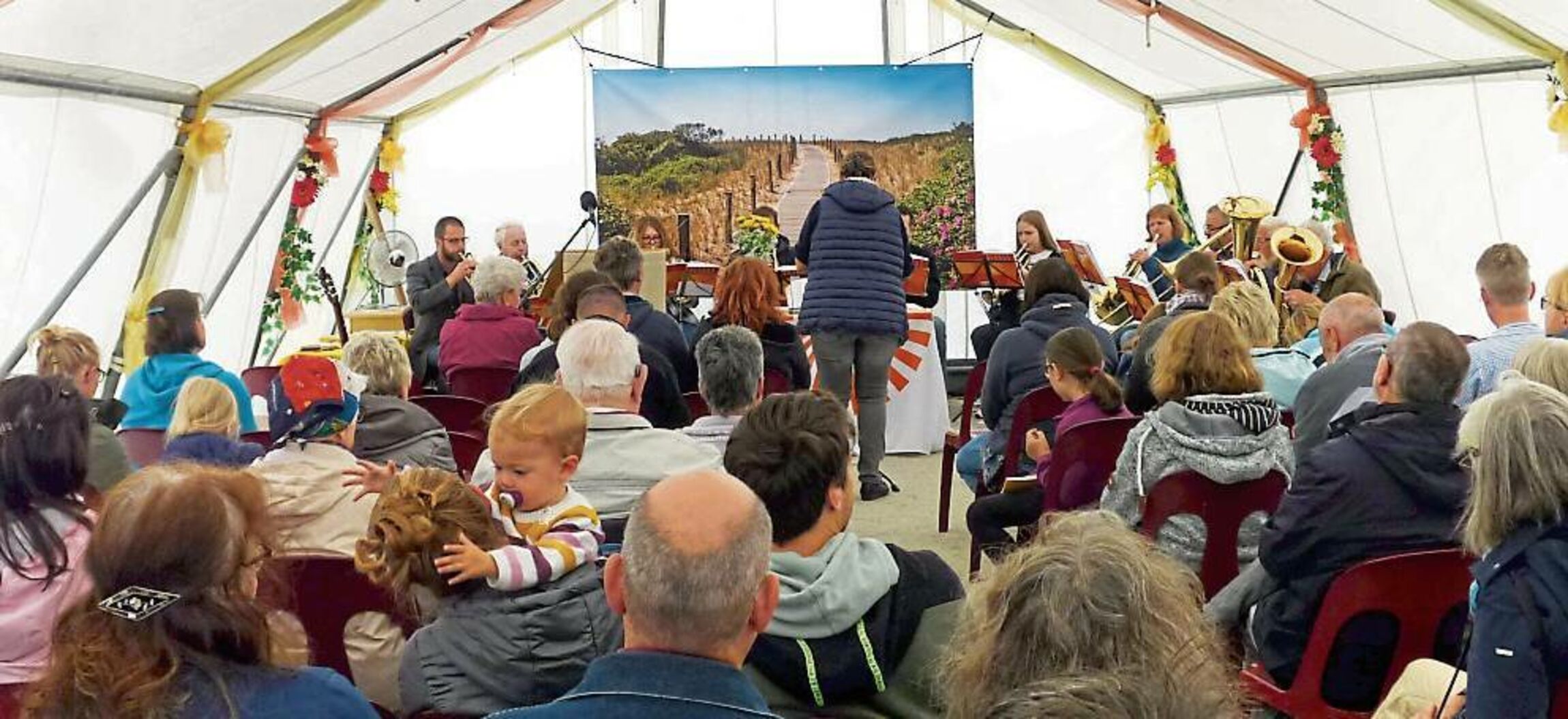 Kirchenzelt 2019 mit PosChor