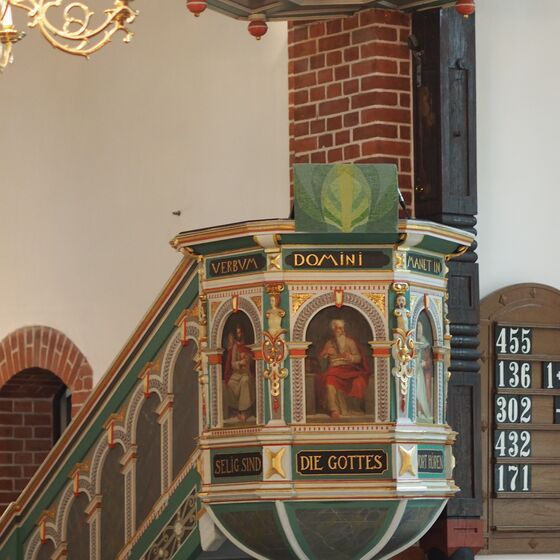 Kanzel der Kirche