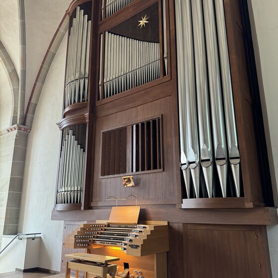 Orgel Spieltisch und Prospekt