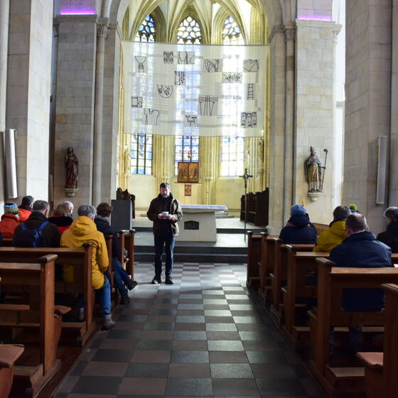 Andacht vor dem Fastentuch der Ludgeri-Kirche in Münster