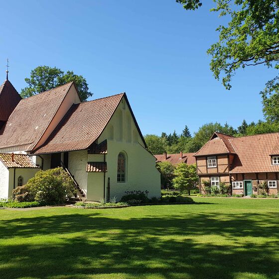 Kirche und Pfarrwitwenhaus