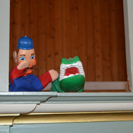 April2018-Polizist+Krokodil