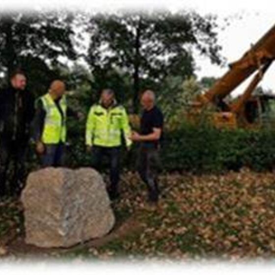 2023-Gedenkstein-Aufstellung2