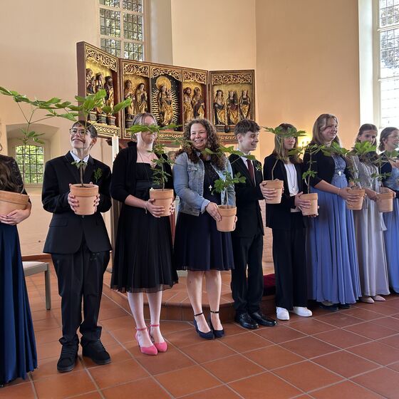 2025-05-11-Konfirmanden-Kastanien2025 (Foto: M. Töllner)