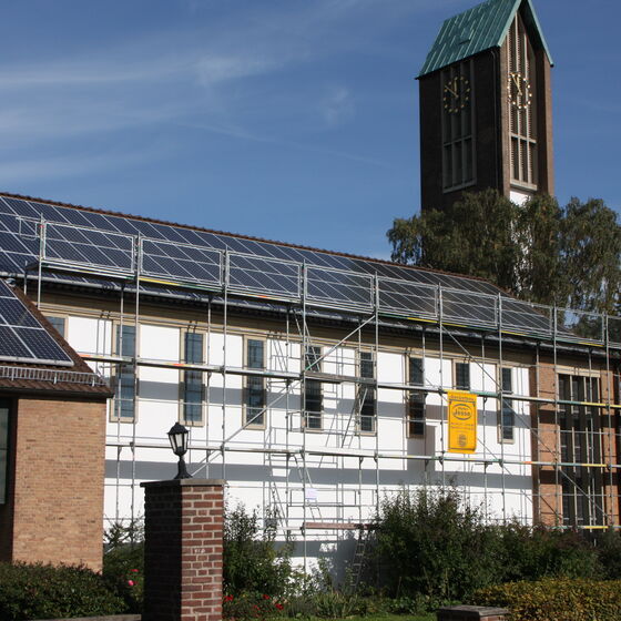 solaranlage_kirche_gerüst_voll
