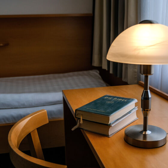 Gästezimmer mit Bibel