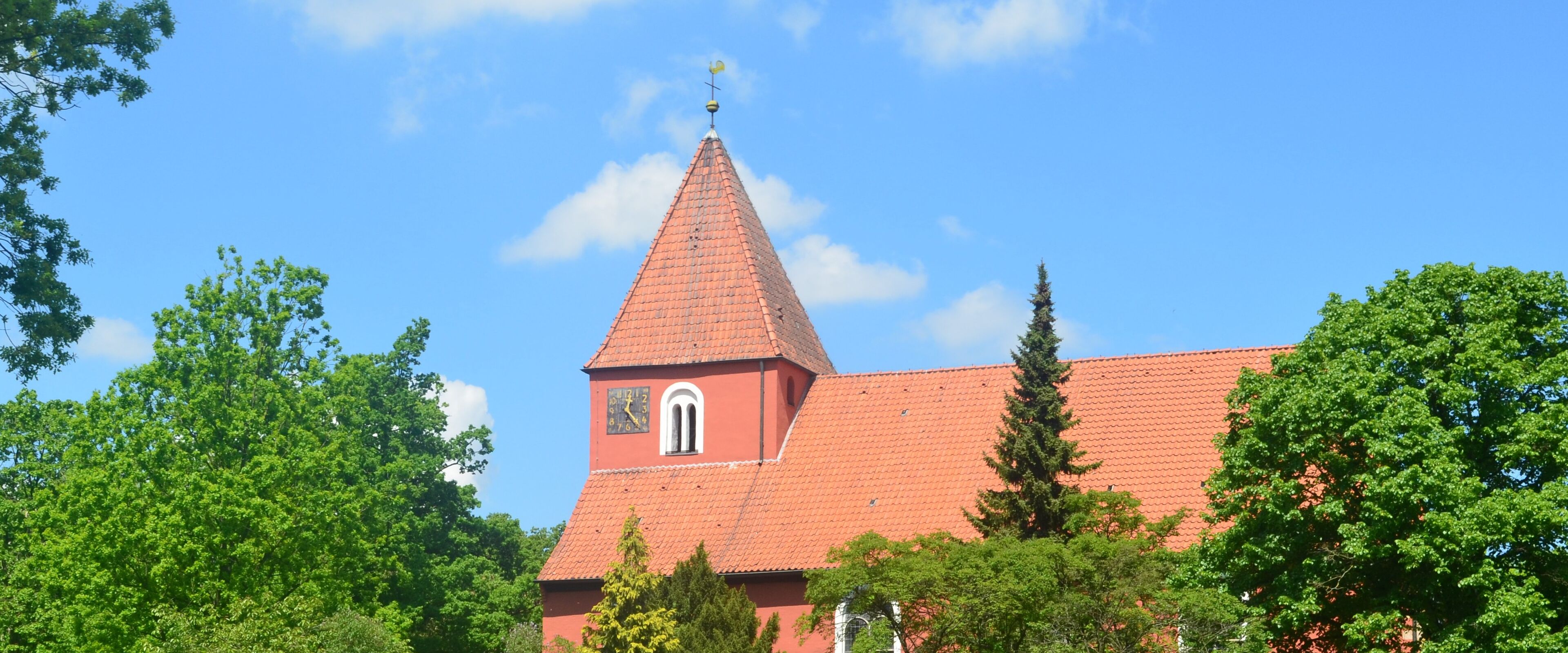 Sliderbild_Kirche_mit_blauer_Himmel_2017_V1