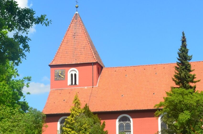 Gottesdienst_normal_halbe_Kirche