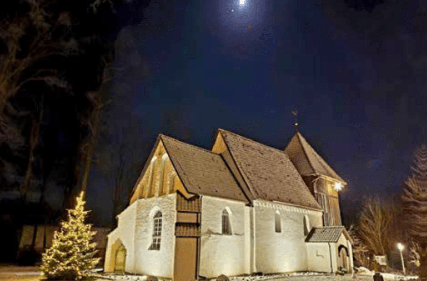 Winterkirche Mond