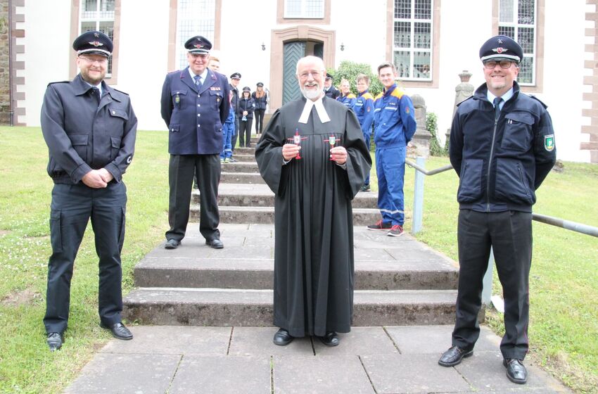 2020-06-07-GDmitFeuerwehr-Spalier