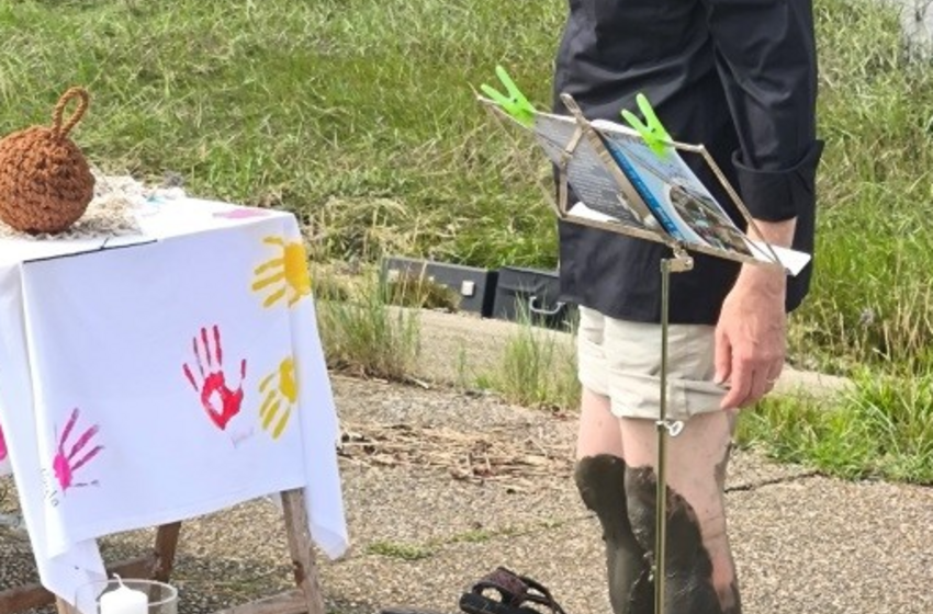Pastor Büttner, nach der Taufe