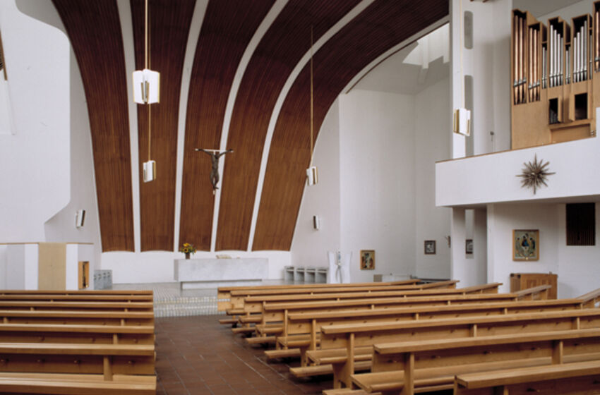 Innenansicht der Heilig-Geist-Kirche Wolfsburg