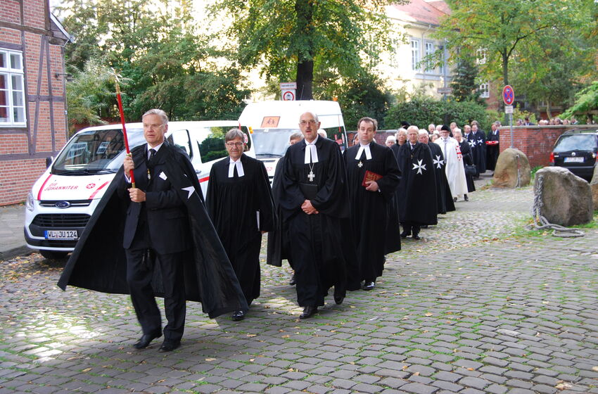 rittertag-einzug-in-die-kirche