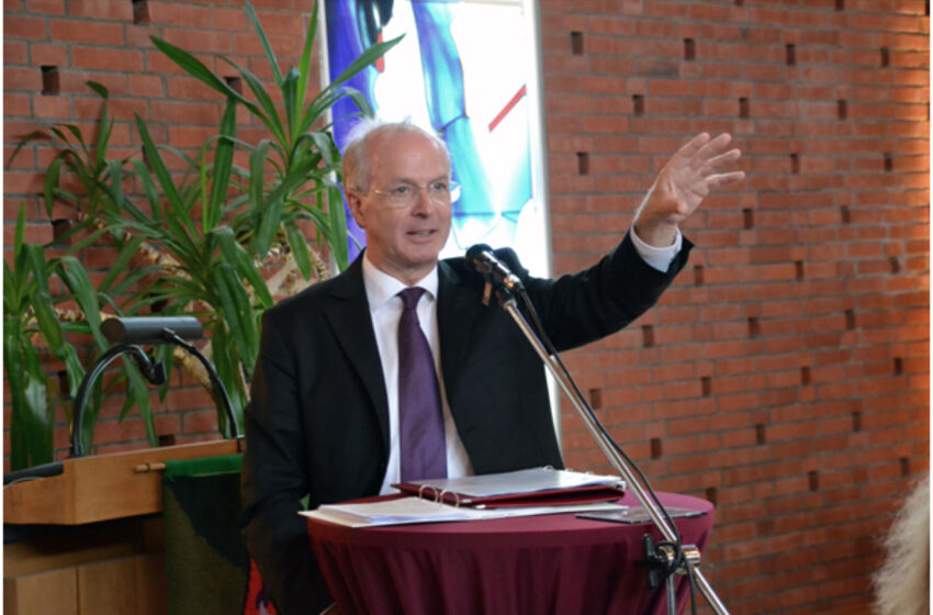 (Foto: Julia Drescher) Landessuperintendent Dr. Detlef Klahr eröffnete die Festwoche zum 50-jährigen Bestehen der Lukaskirchengemeinde in Walle mit einem inhaltlichen Impuls im Jubiläums-Brunchgottesdienst.